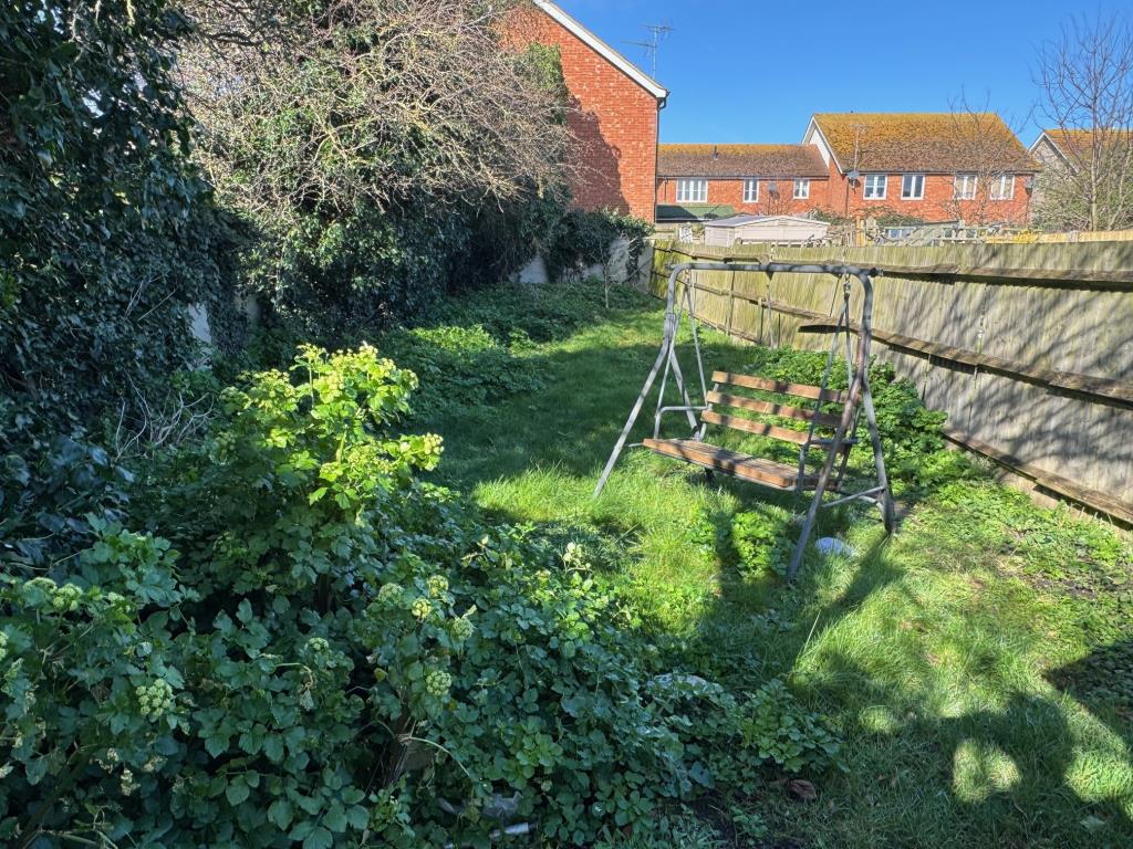 Lot: 39 - SEMI-DETACHED HOUSE FOR IMPROVEMENT - Rear garden